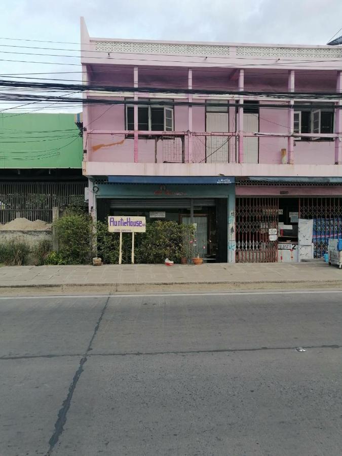 Appartamento Auntie House985 Phra Nakhon Si Ayutthaya Esterno foto